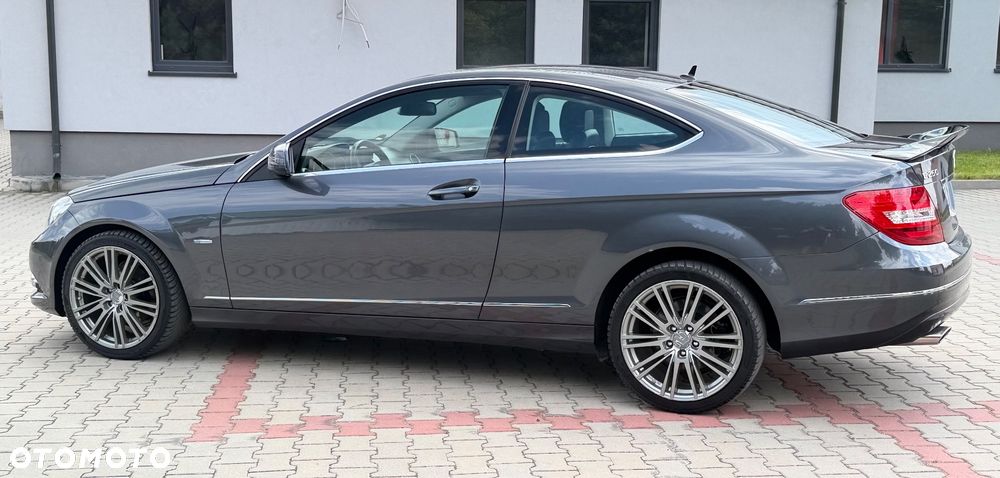 Mercedes-Benz Klasa C 250 CGI BlueEff - 11