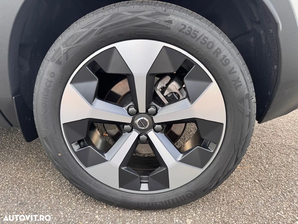 Volvo XC 40 B3 AT FWD MHEV Plus Dark - 18