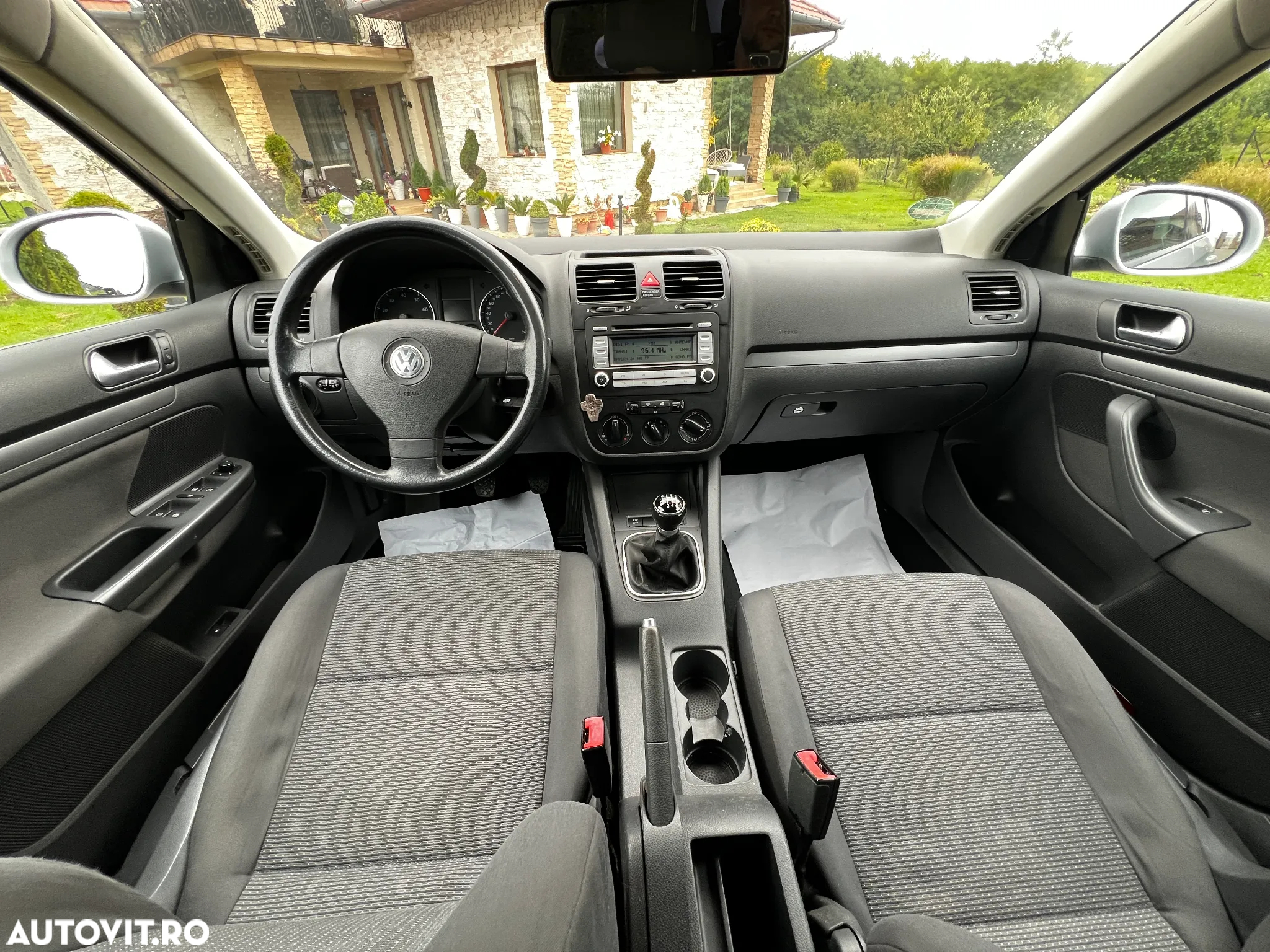 Volkswagen Jetta 1.6 FSI Comfortline - 24