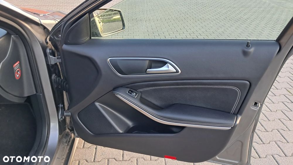 Mercedes-Benz Klasa A 200 (BlueEFFICIENCY) - 23