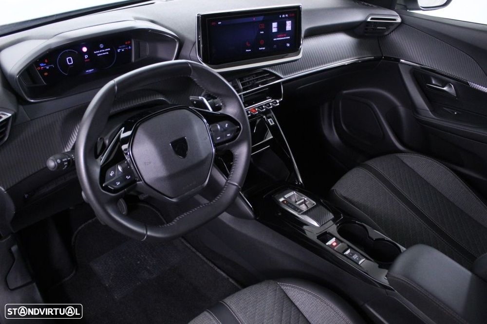 Peugeot 2008 1.2 PureTech Allure EAT8 - 31