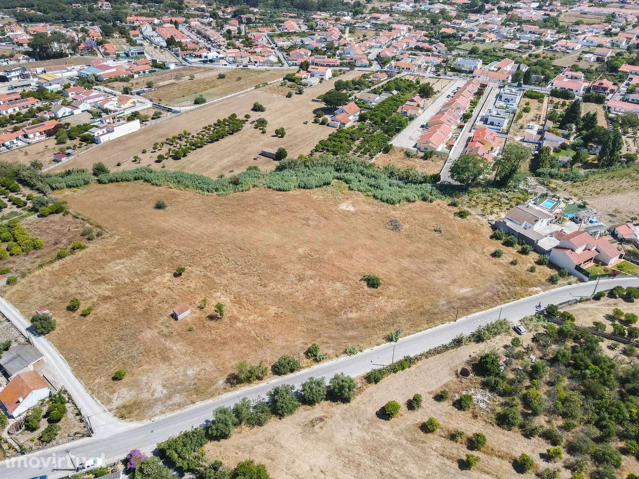 Terreno com 14.469m² possibilidade de construir 10 fogos - Grande imagem: 2/19