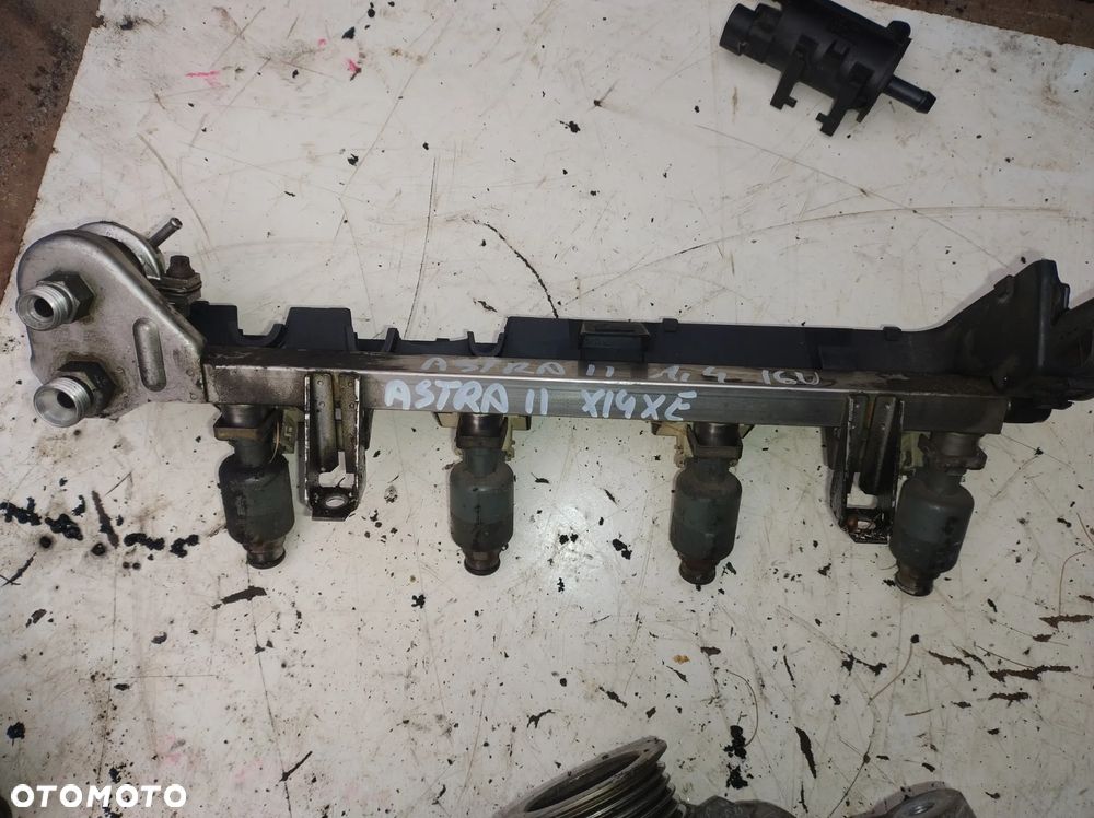 OPEL ASTRA CORSA TIGRA 1,4 16V listwa wtryskowa wtryski 17091762 - 1