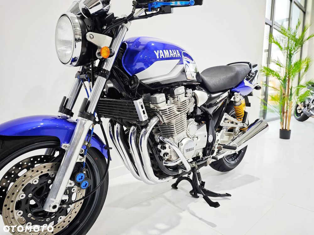 Yamaha XJR - 21