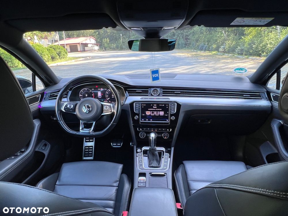 Volkswagen Passat - 11