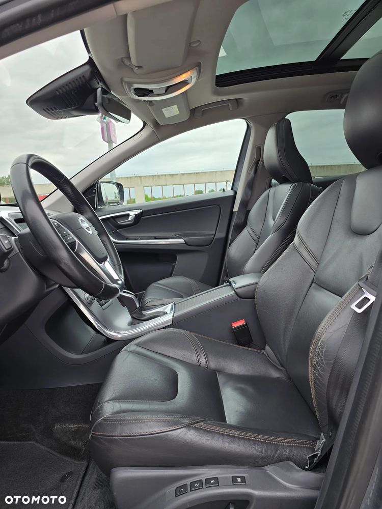 Volvo XC 60 D5 AWD Momentum - 32