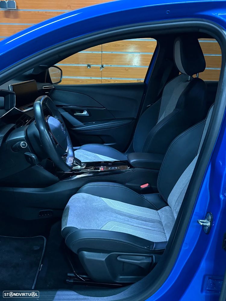 Peugeot e-208 GT - 10