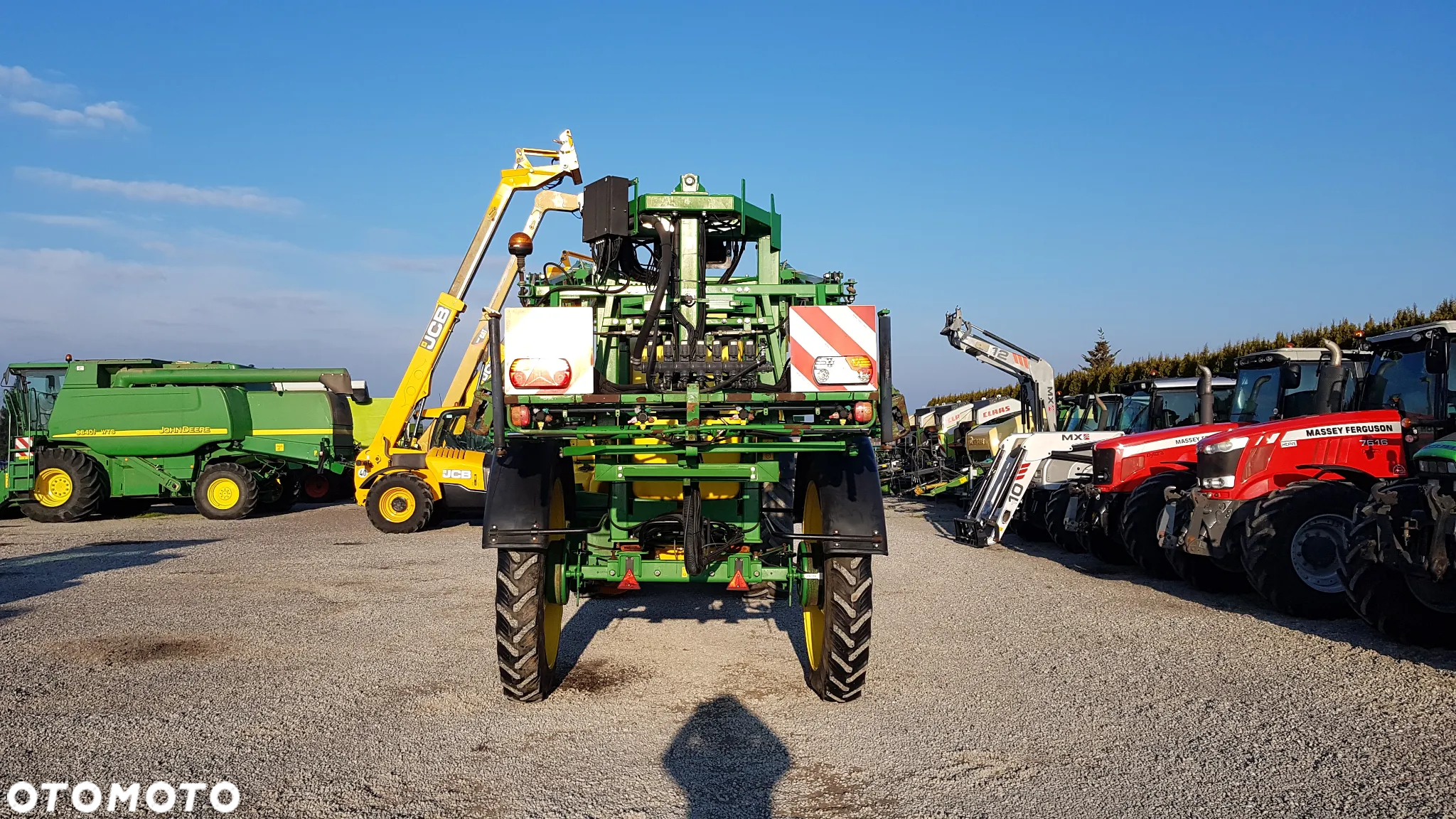 John Deere 832 - 13