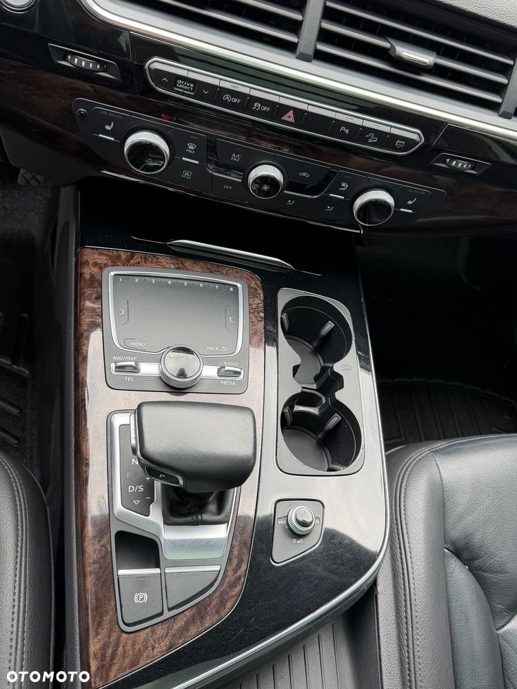 Audi Q7 3.0 TFSI Quattro Tiptronic - 23
