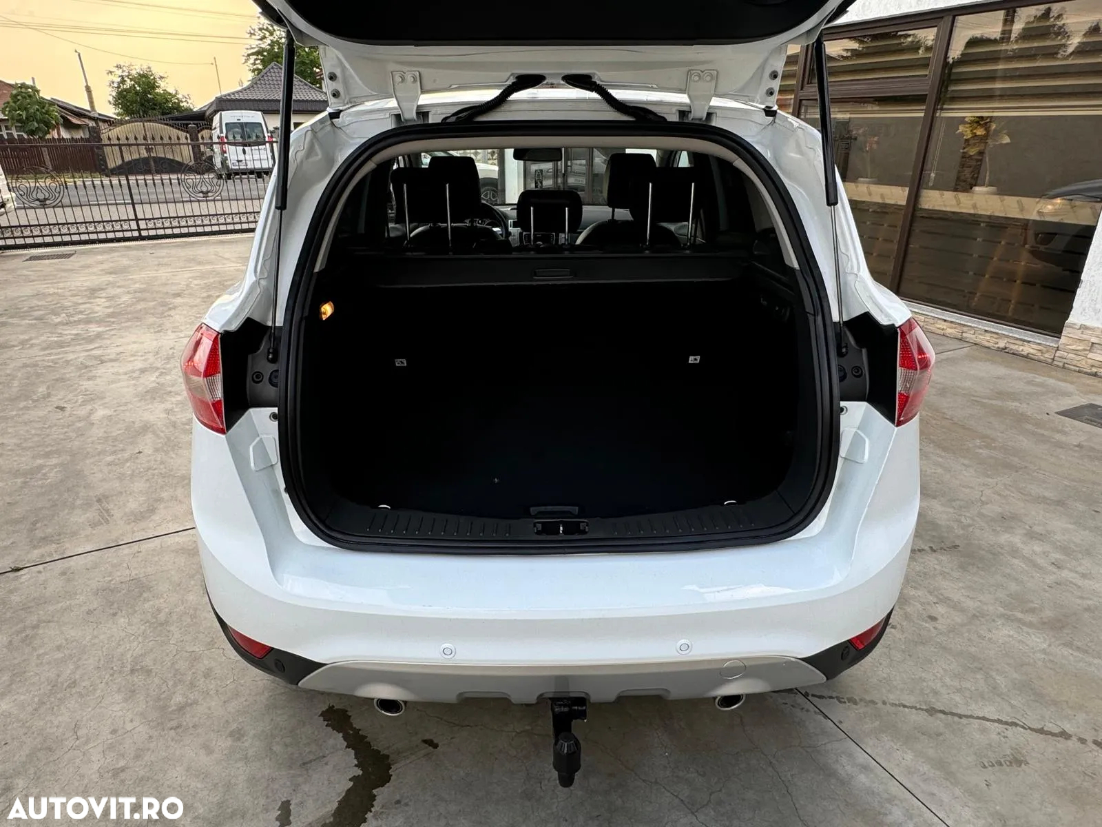 Ford Kuga - 13