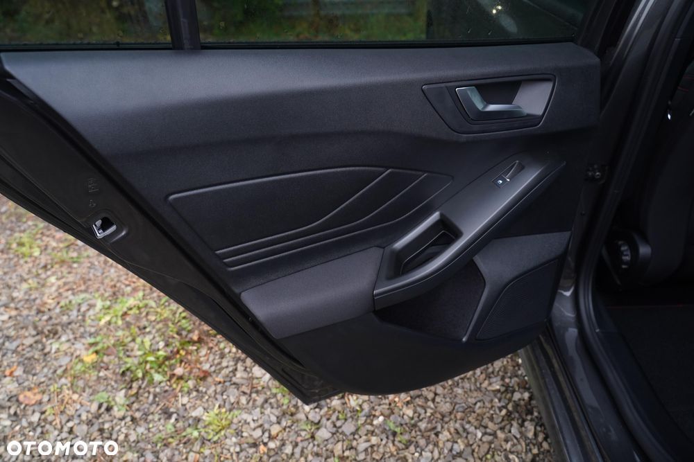 Ford Focus 1.0 EcoBoost mHEV ST-Line X - 8