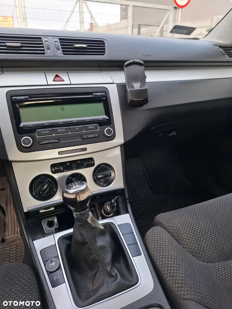 Volkswagen Passat 1.6 Comfortline - 6