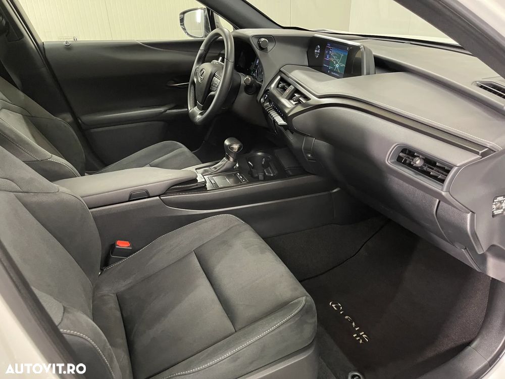 Lexus UX 250h Business Edition - 10