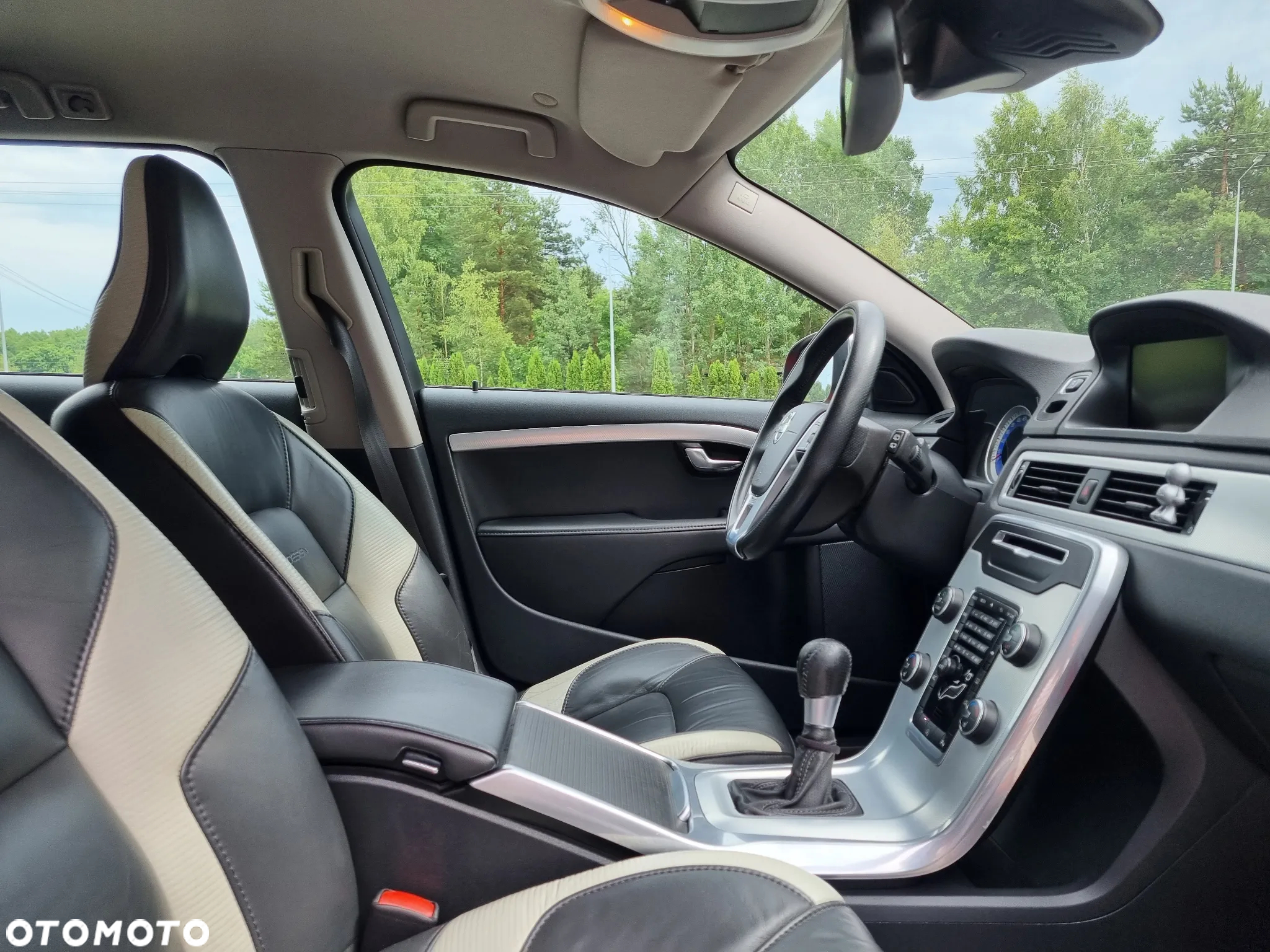 Volvo V70 D3 R-Design - 18