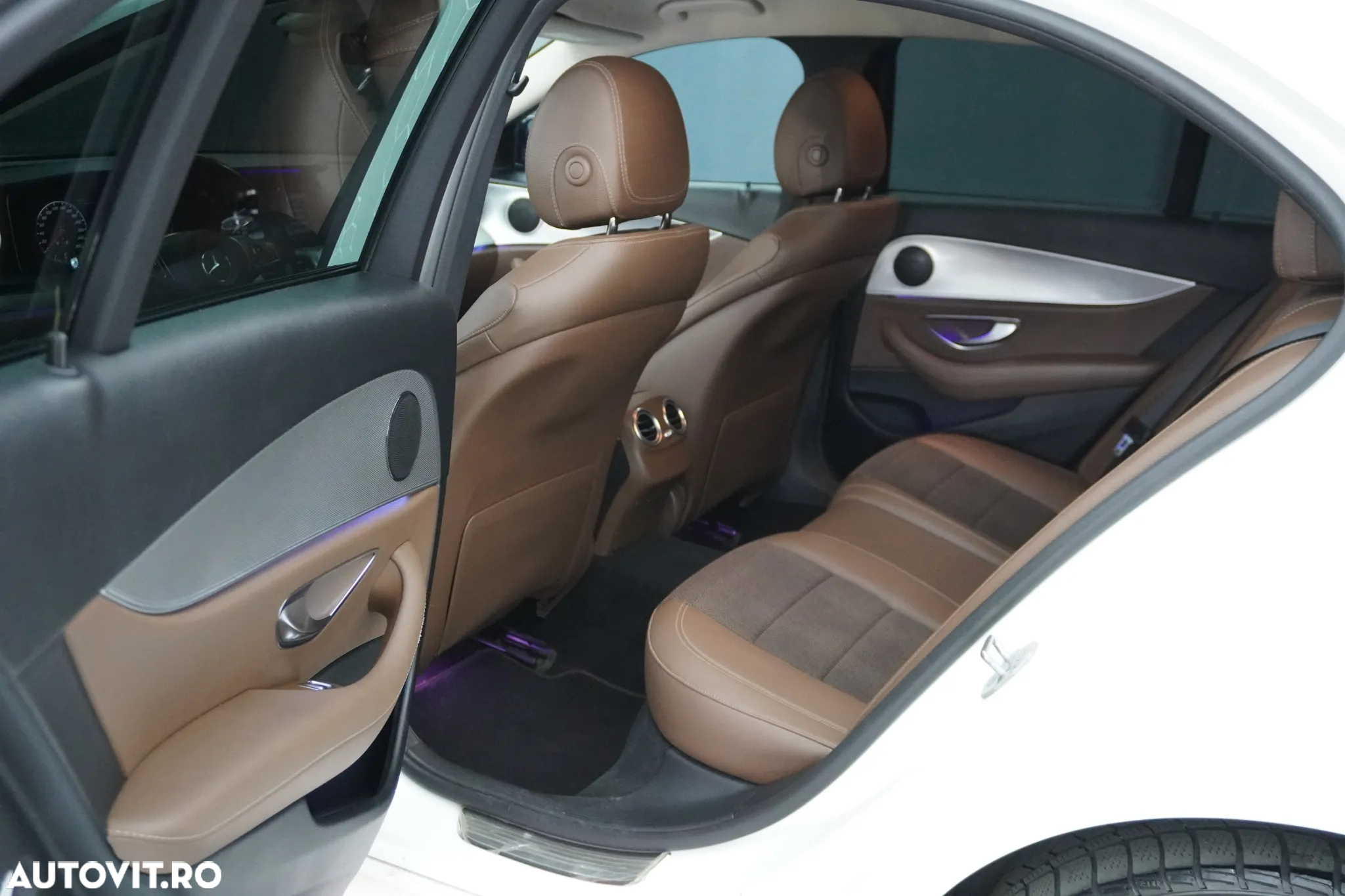 Mercedes-Benz E 250 9G-TRONIC - 11