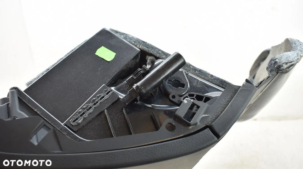 SCHOWEK PASAŻERA LODÓWKA - AUDI A4 B7 EUROPA - 8