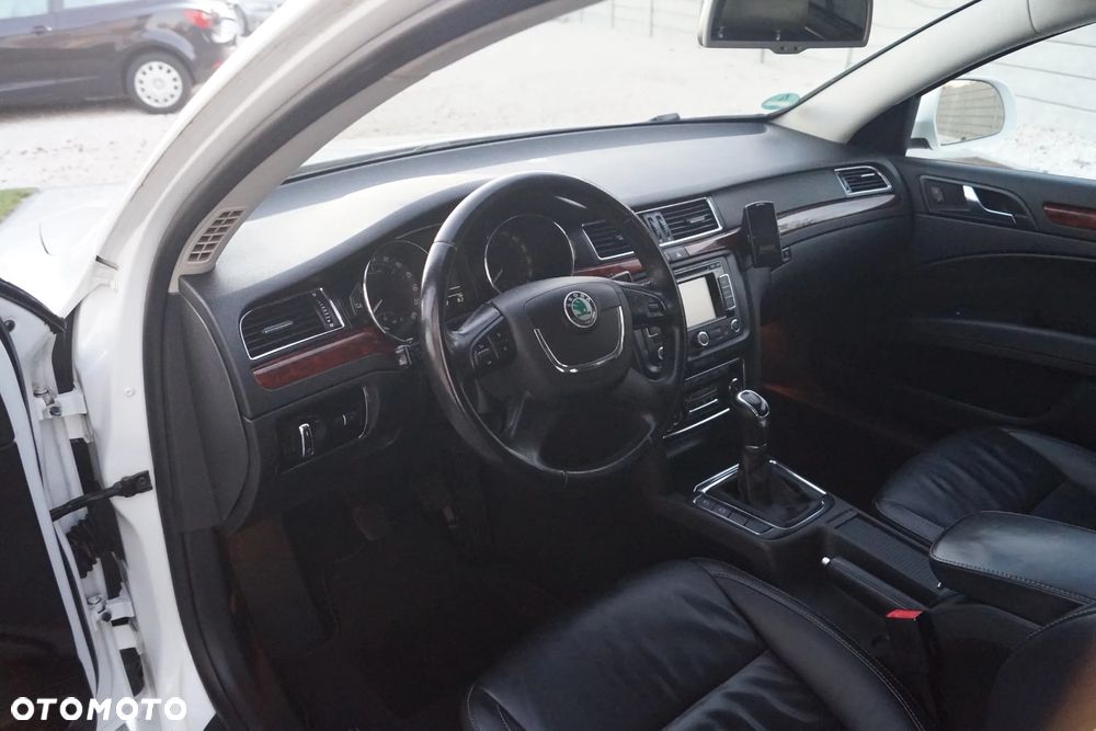 Skoda Superb 2.0 TDI Exclusive - 32