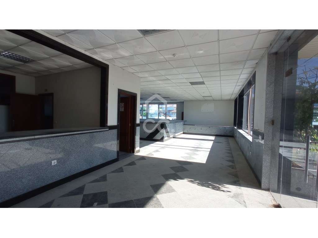 Armazém Industrial para venda em Lemenhe, Vila Nova de Famalicão - Grande imagem: 4/24