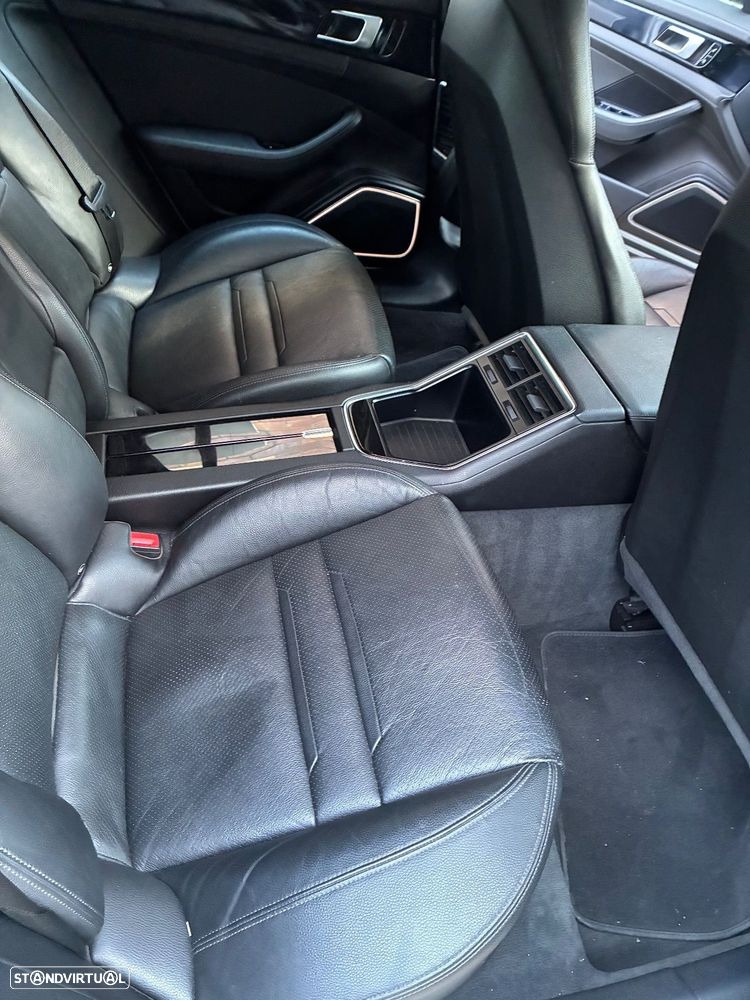 Porsche Panamera 4 E-Hybrid - 7