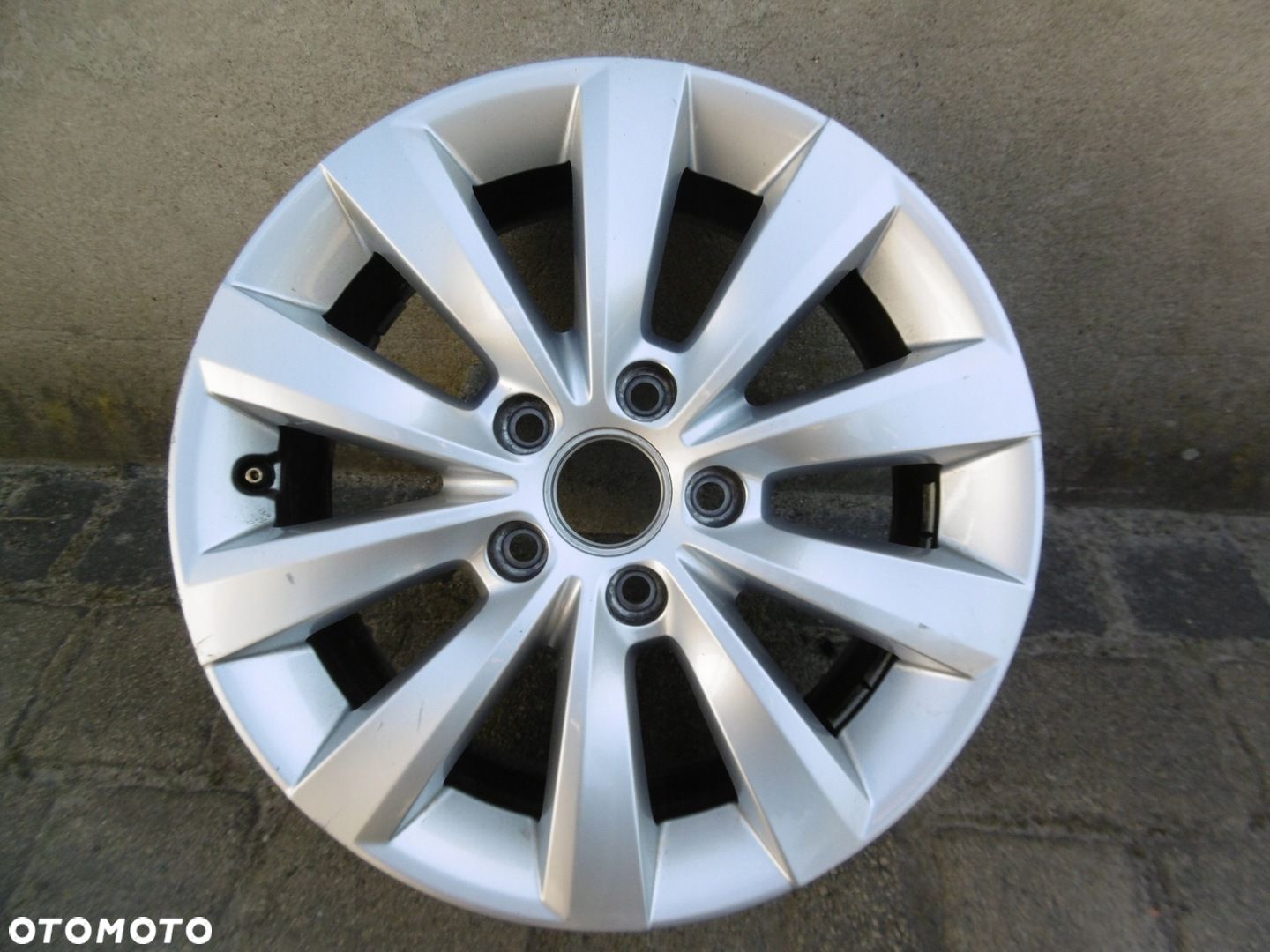 VW NEW BEETLE 5C0 - felga 6.5Jx16H2 ET44 5x112 - 1