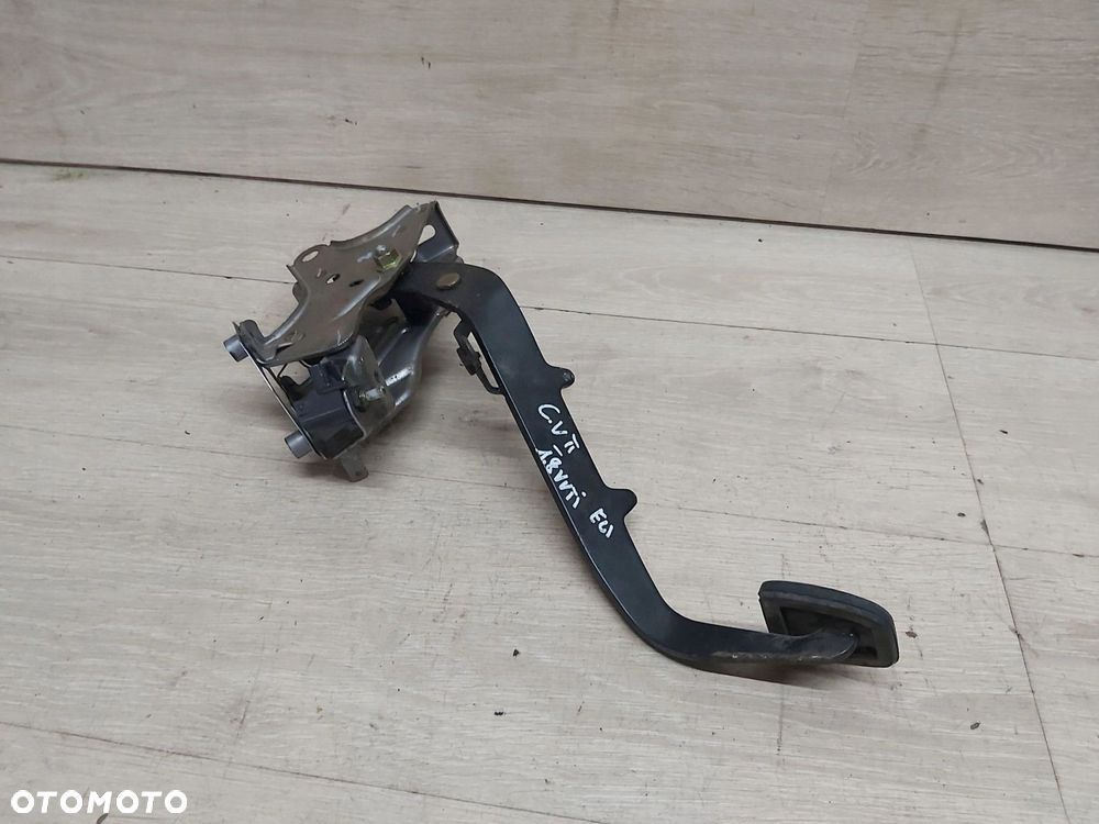 Toyota Corolla Verso II 04-08r pedał sprzęgła 1,6 1,8 vvti - 1