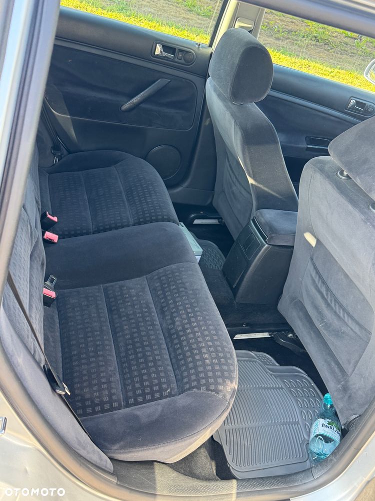 Volkswagen Passat 1.9 TDI Highline - 8
