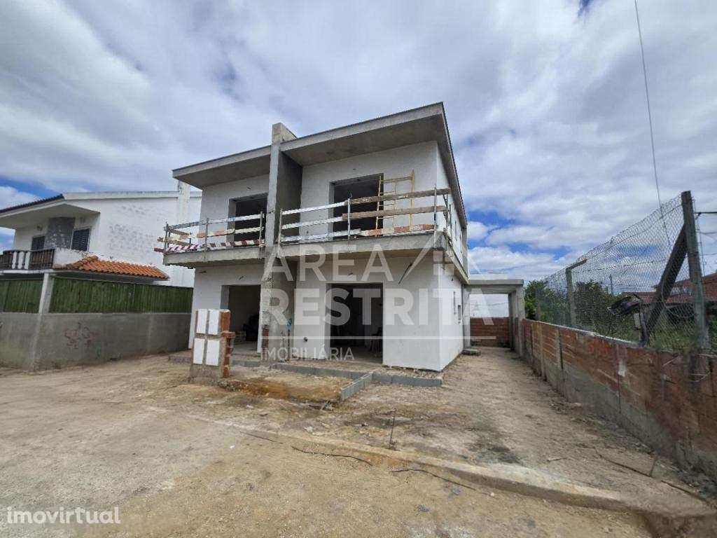 Moradia Geminada c/2 Suites e Pérgula, em Fernão Ferro - Grande imagem: 4/24