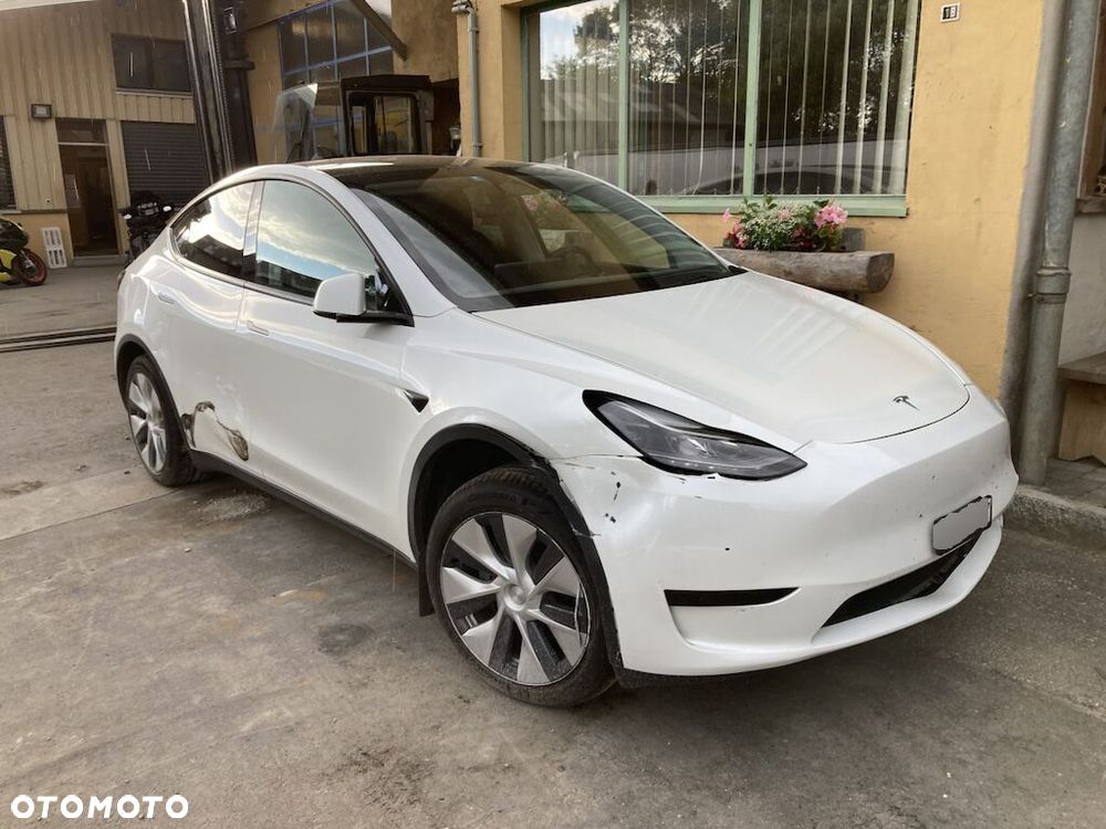 Tesla Model Y Standard - 1