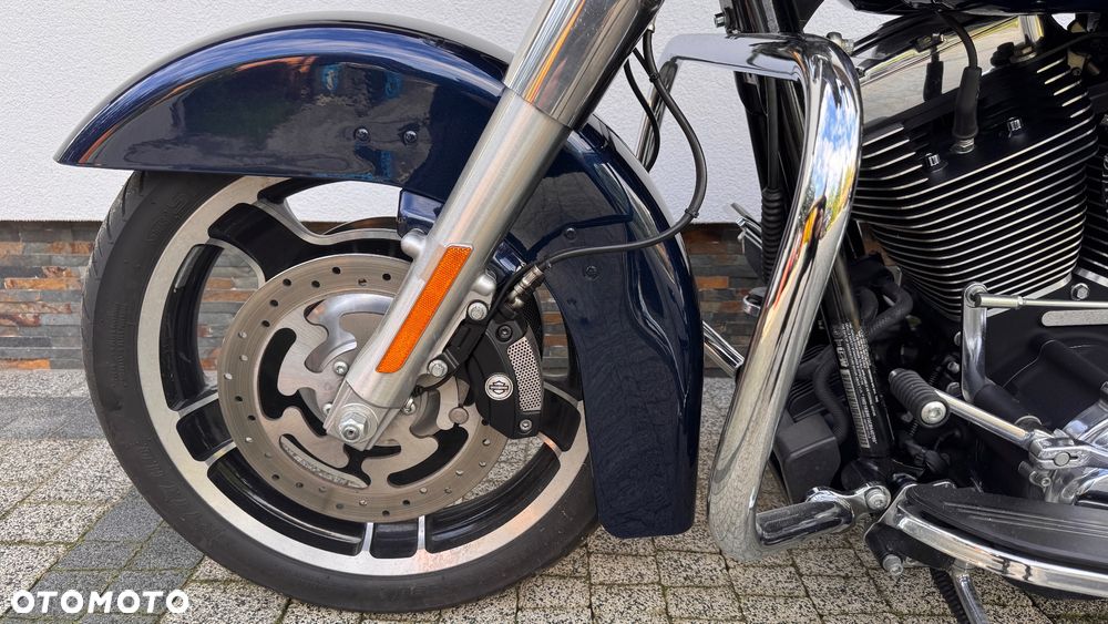 Harley-Davidson Touring Street Glide - 16