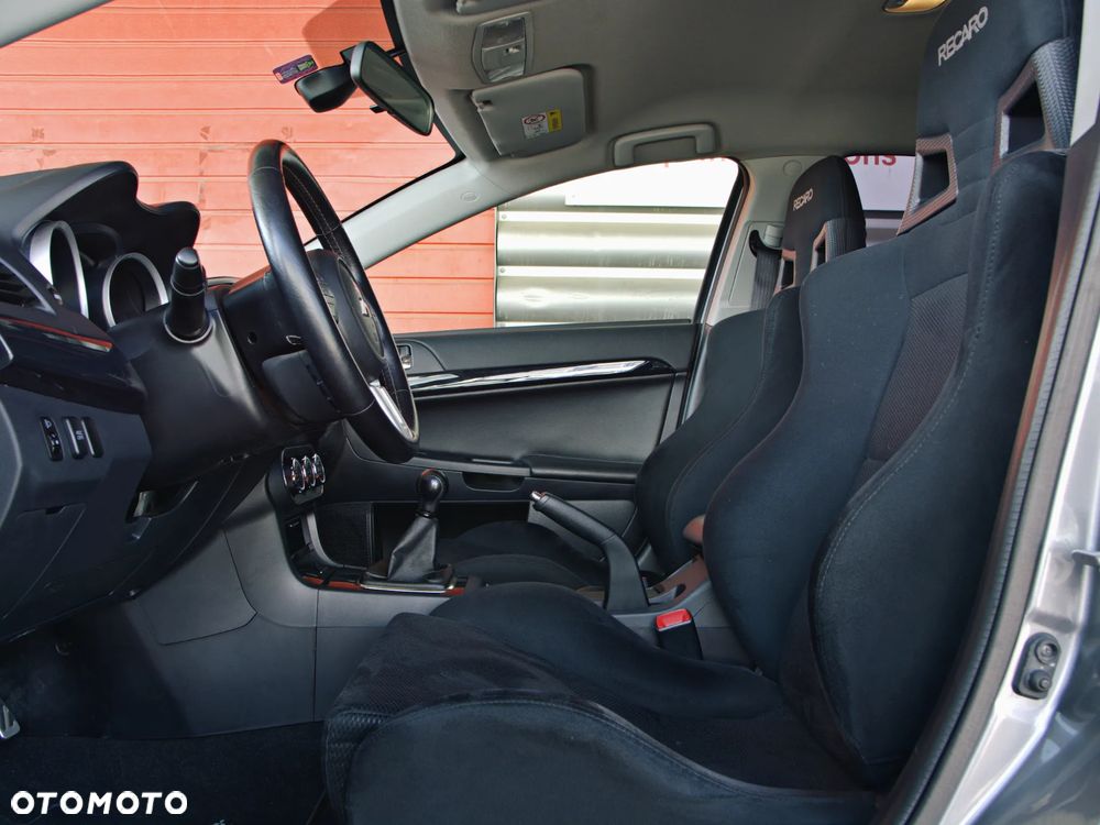 Mitsubishi Lancer Evolution Standard - 12