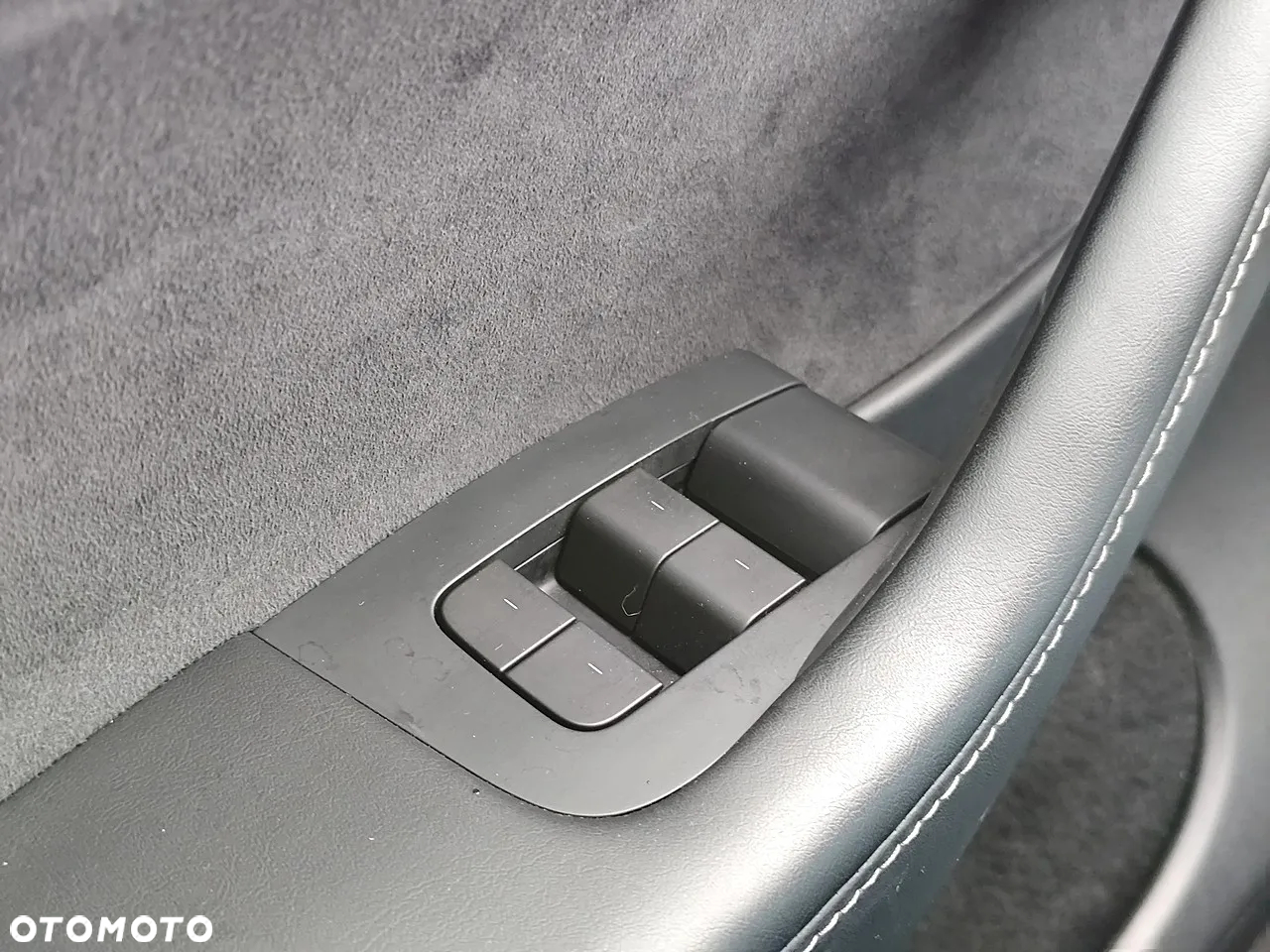 Tesla Y Long Range RWD - 16