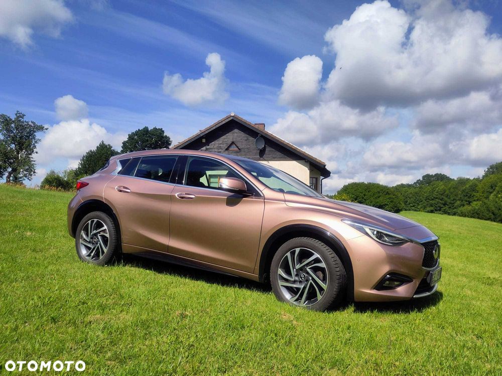 Infiniti Q30 - 2