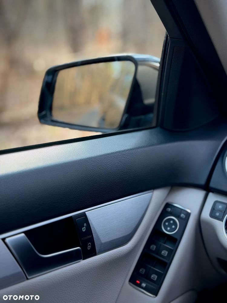 Mercedes-Benz Klasa C 180 BlueEFFICIENCY 7G-TRONIC Avantgarde - 13