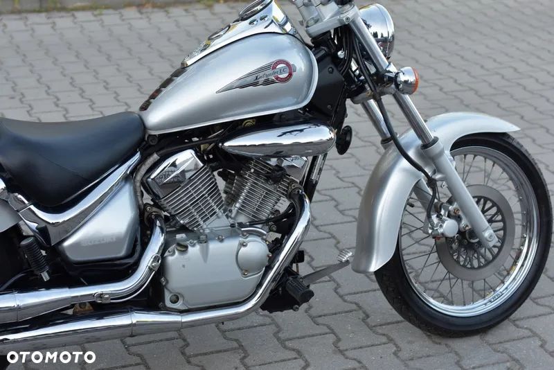 Suzuki Intruder - 12