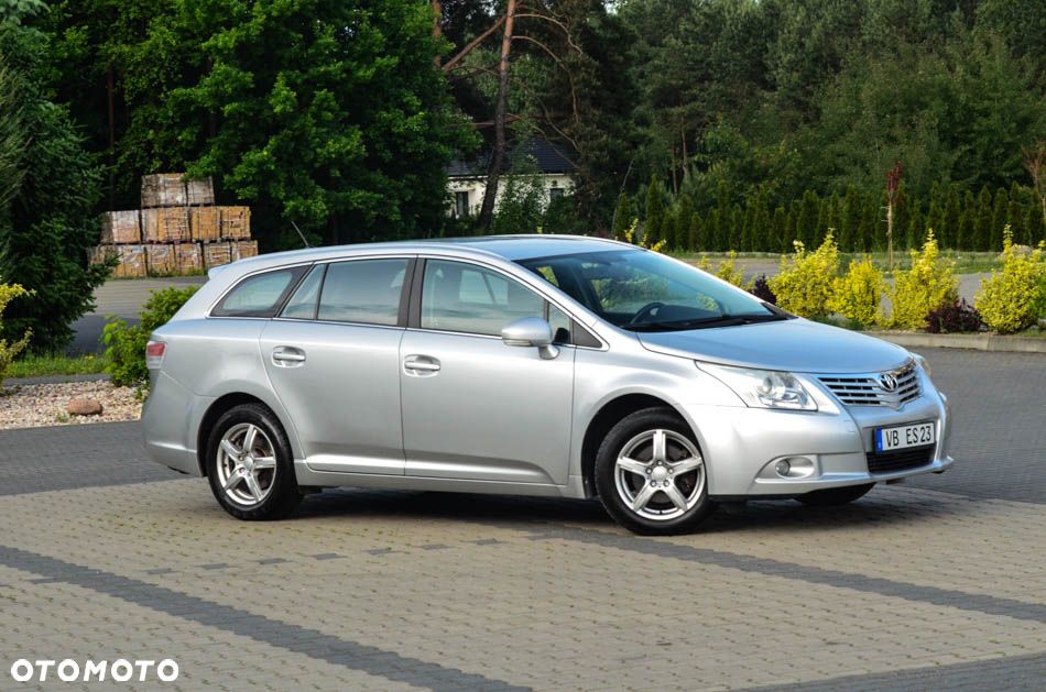 Toyota Avensis 1.8 Comfort - 22