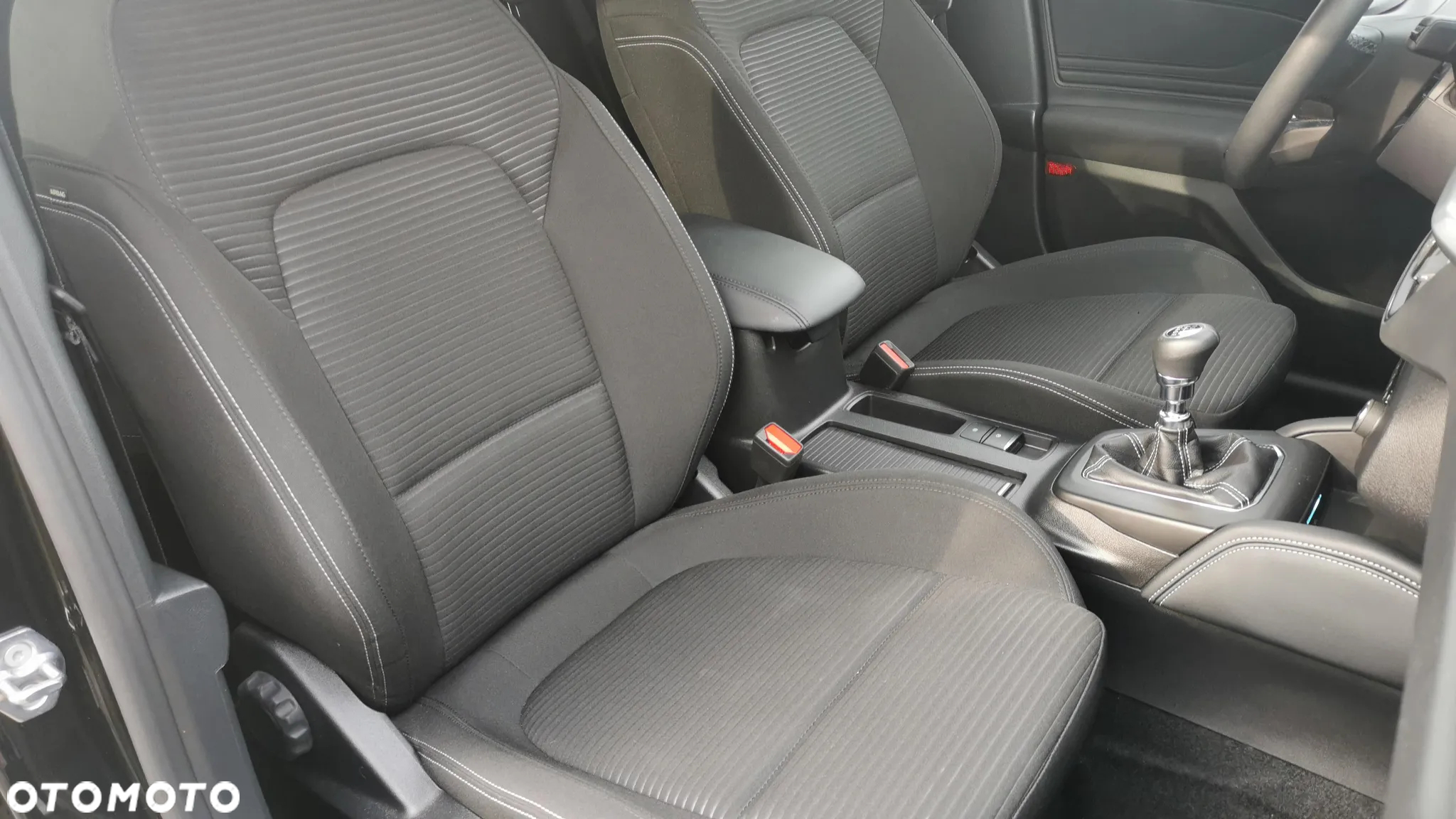 Ford Focus 1.0 EcoBoost Titanium X - 28