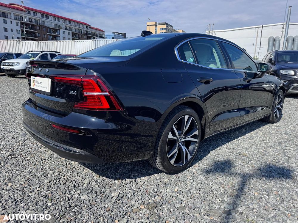 Volvo S60 B4 MHEV AT Plus Dark - 4
