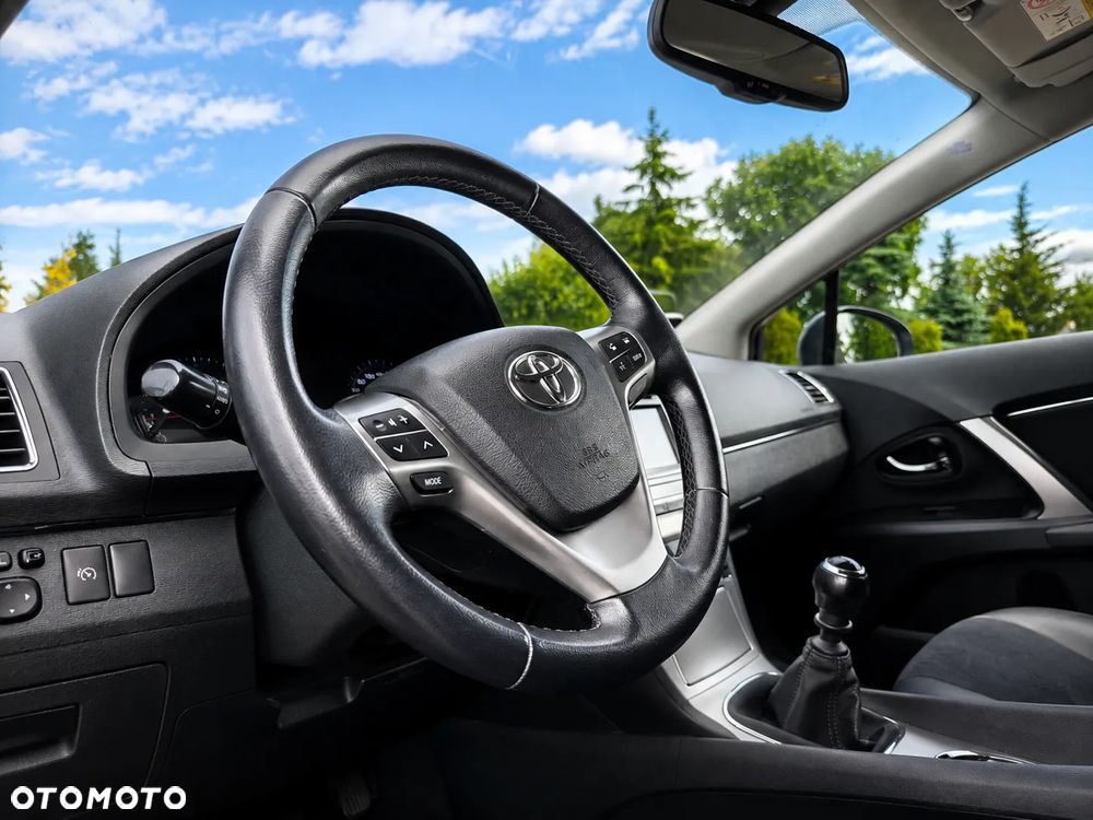 Toyota Avensis 2.0 Premium EU5 - 12
