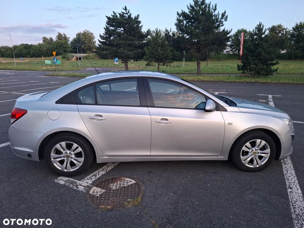 Chevrolet Cruze 1.8 LS+ - 4