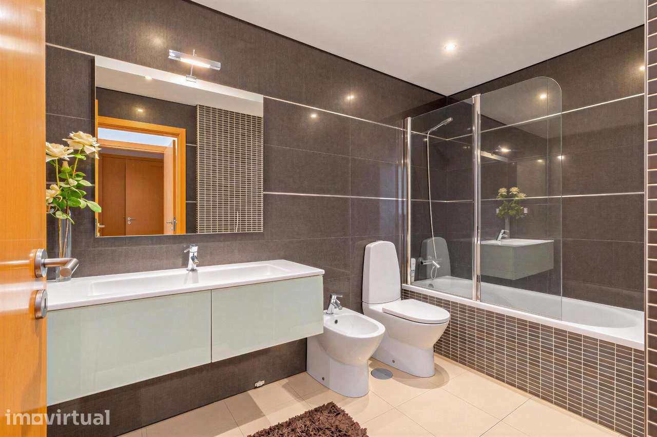 Apartamento T2 com varanda e garagem individual para duas viaturas... - Grande imagem: 4/31