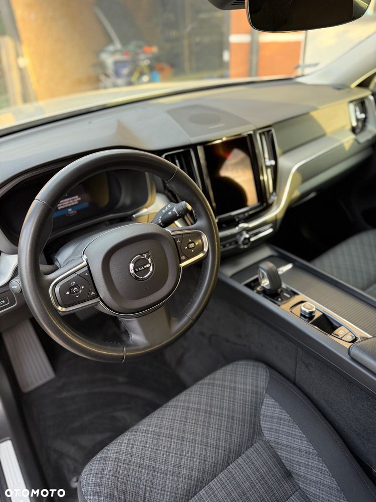 Volvo XC 60 B4 B Momentum Pro - 20