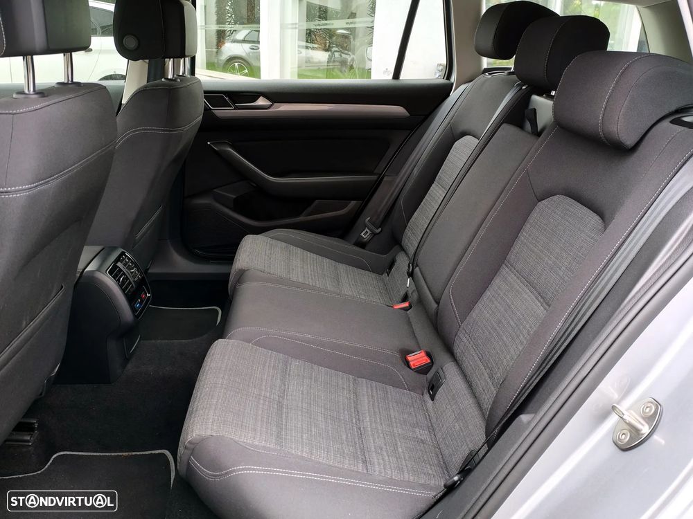 VW Passat Variant 1.6 TDI Business DSG - 9