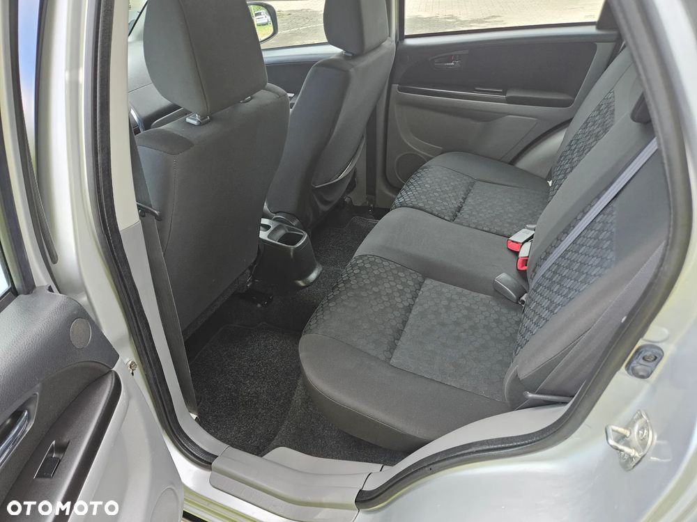 Suzuki SX4 1.6 Comfort - 16