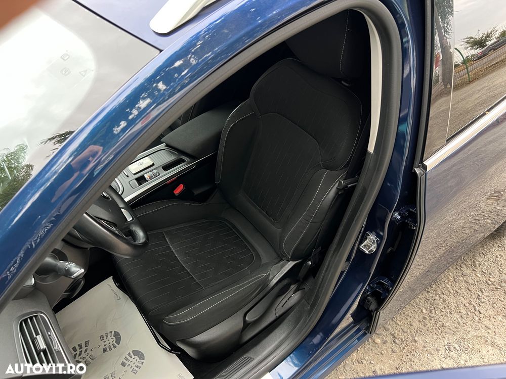 Renault Megane Grandtour TCe 140 GPF LIMITED - 12