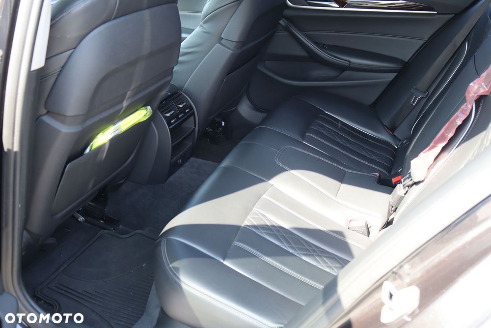 BMW Seria 5 530d xDrive Luxury Line sport - 14
