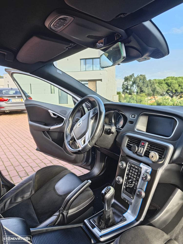 Volvo V40 D2 R Design - 11