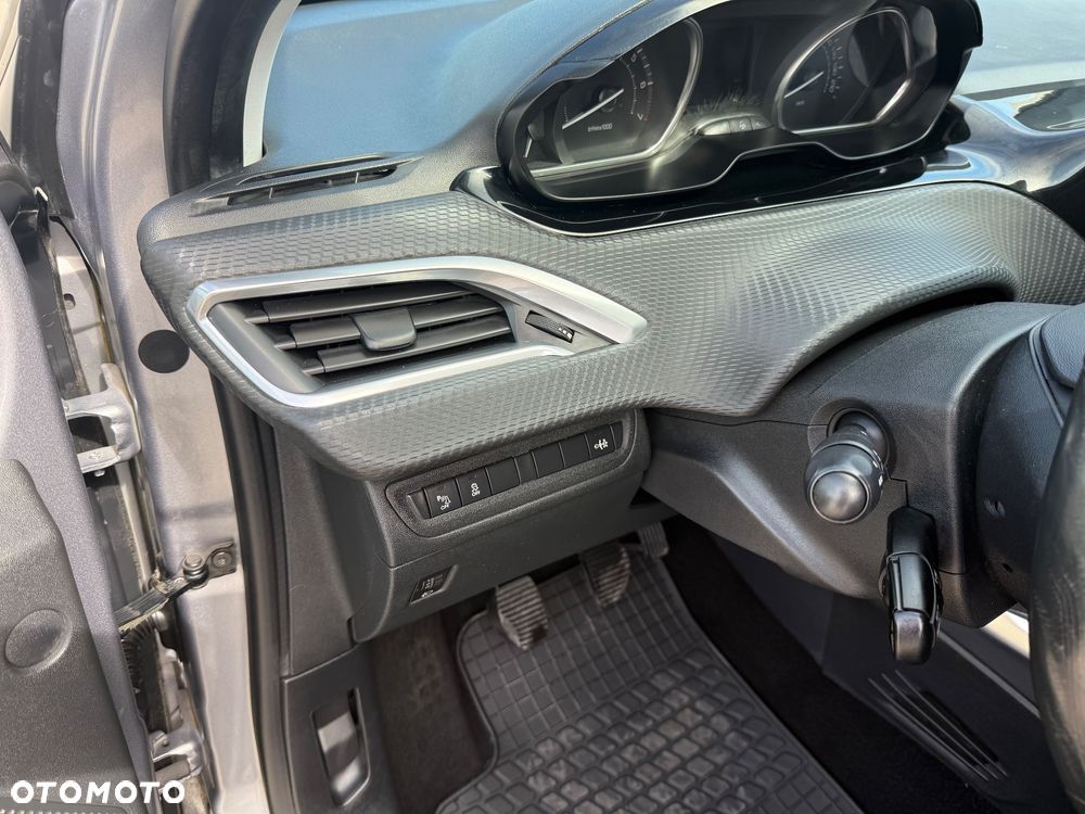 Peugeot 2008 1.6 VTi Style - 23