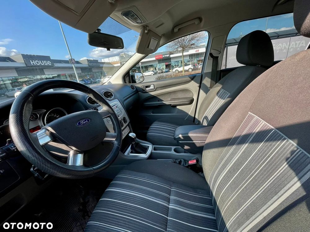 Ford Focus 1.6 Ghia - 6