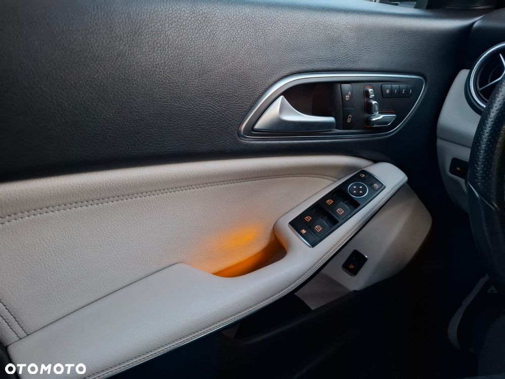 Mercedes-Benz CLA 250 4Matic 7G-DCT Sport - 20