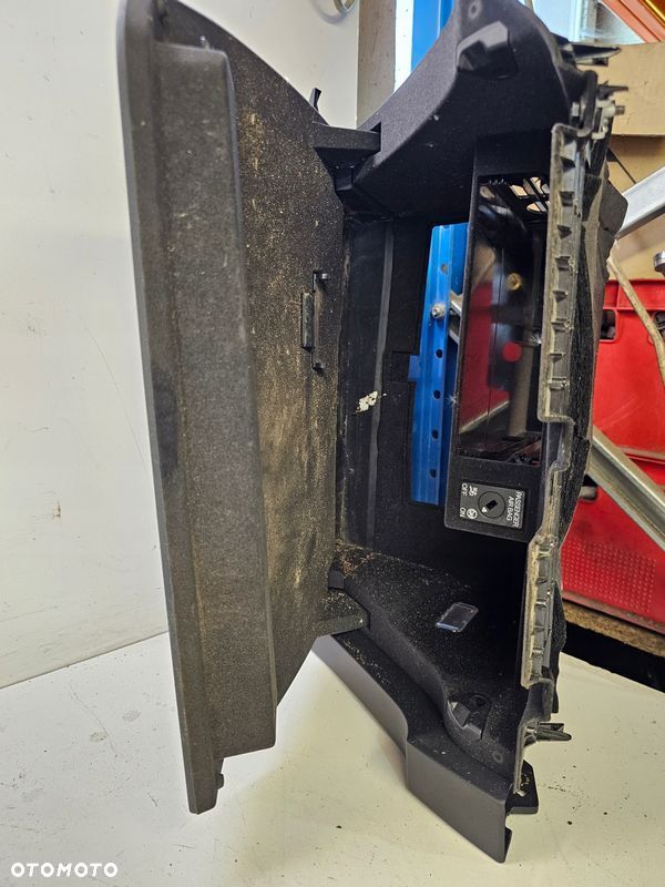 SCHOWEK PASAŻERA AUDI Q3 F3 83A 83B857035 - 8
